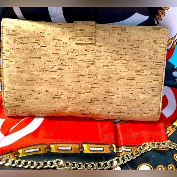 JCREW CORK CLUTCH WITH INSIDE KISS LOCK COIN COMPARTMENT - Picture 3 of 9